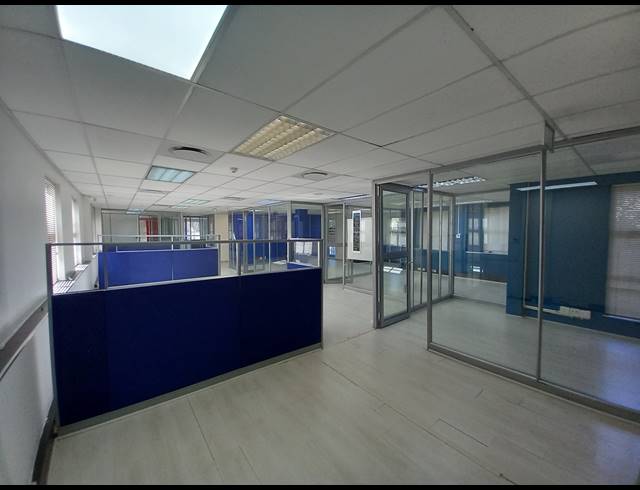 1,940M² OFFICE TO LET IN BRYANSTON